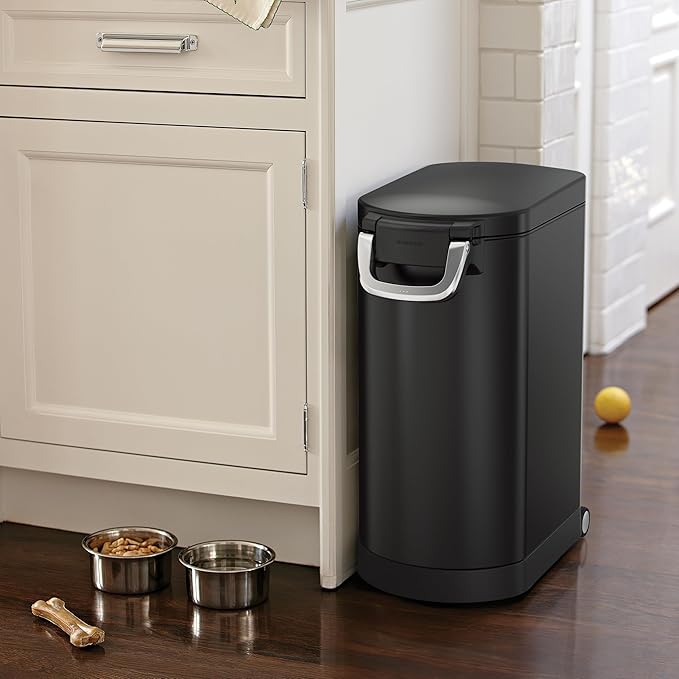 simplehuman 30 Liter, 32 lb / 14.5 kg Large Pet Food Storage Container for Dog Food, Cat Food, and Bird Feed, Matte Black